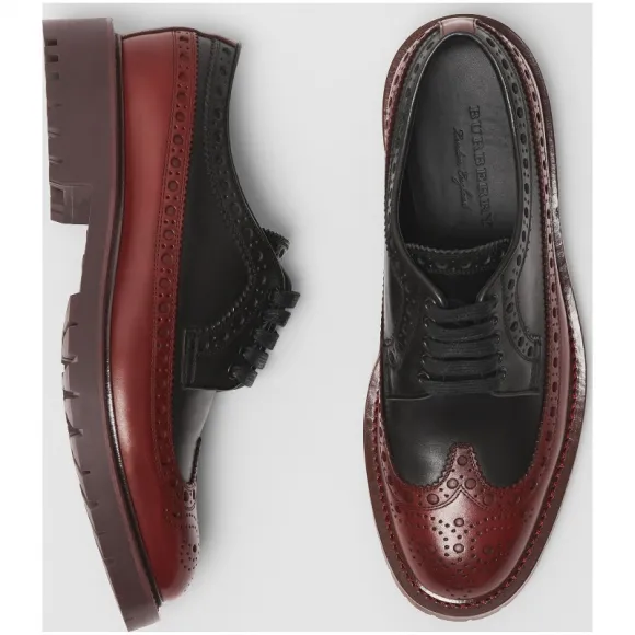 博百利/Burberry 男士 镂空雕花装饰皮革德比鞋 (黑色 / 古典榴石色) - 男士  80067691