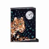 卡地亚/Cartier OC000010 - Ménagerie de Cartier高级座钟 装饰猎豹像素图案 - 无花果木 雅塔木 桉木 维吉尼亚鹅掌秋木 枫木 桦木 孔雀石 珍珠母贝 镀钯饰面纯银