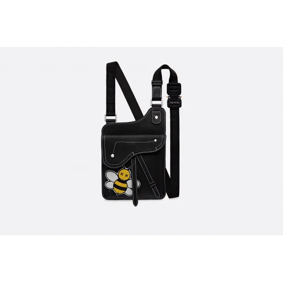 迪奥/Dior Saddle DIOR x KAWS黑色小牛皮肩背包  1ADPO091YGW H03E