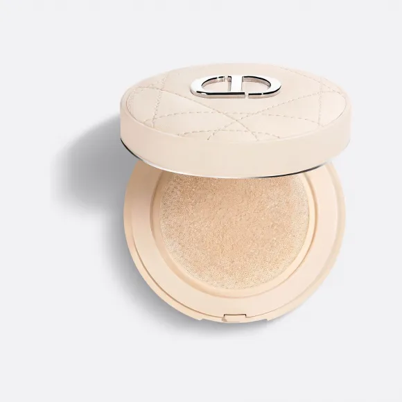 迪奥/Dior 迪奥锁妆气垫蜜粉*，锁定精致底妆 C014900010