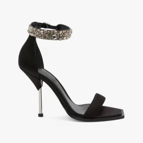 亚历山大麦昆/Alexander McQueen 黑色/银色 女士 凉鞋 687771W4SB31081 