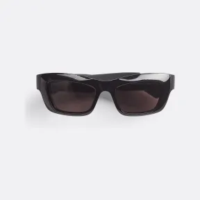 葆蝶家/Bottega Veneta 黑色 / 灰色 塑料 男士 mitre太阳眼镜 712692VBL801049