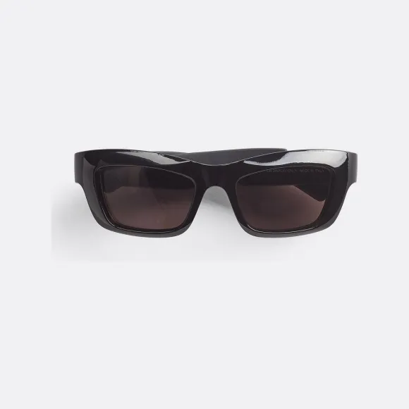 葆蝶家/Bottega Veneta 黑色 / 灰色 塑料 男士 mitre太阳眼镜 712692VBL801049