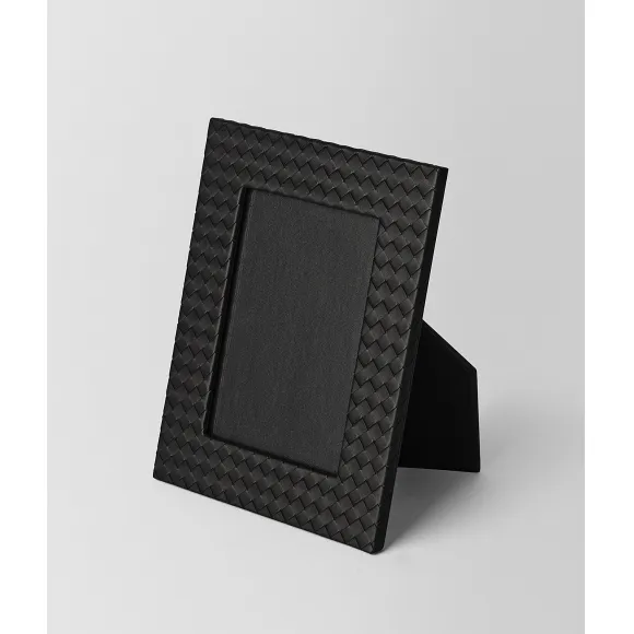 葆蝶家/Bottega Veneta 黑色INTRECCIATO编织小羊皮中号相框 139049V00131000