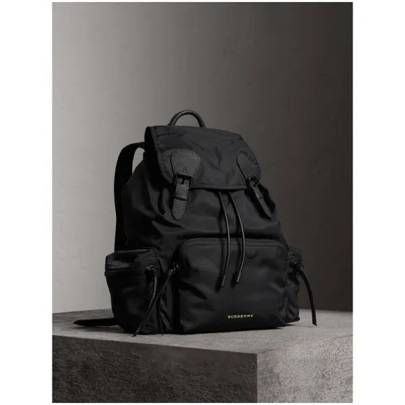 博百利/Burberry 男士 The Rucksack - 大号功能性尼龙拼皮革军旅背包 (黑色) - 男士  4015479