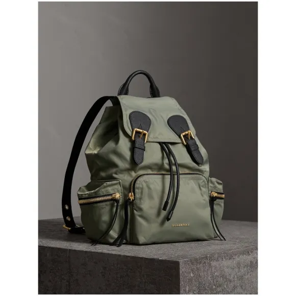 博百利/Burberry 女士 The Rucksack - 中号功能性尼龙拼皮革军旅背包 (蓟草灰) 40363521