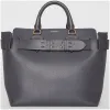 博百利/Burberry 女士 The Belt - 中号皮革贝尔特包 (炭灰色) 80063971
