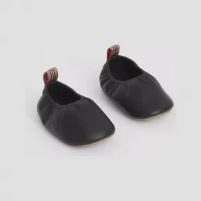 博百利/Burberry 标志性条纹装饰芭蕾鞋 (黑色) - 儿童 80475141