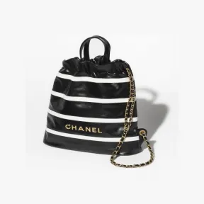 香奈儿/Chanel Chanel 22 双肩背包 亮面小牛皮、小牛皮与金色金属 黑与白 AS3859B16652NY077