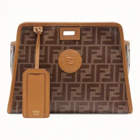 芬迪/Fendi 小号PEEKABOO DEFENDER_ Stamp贴花和焦糖色皮质细节。 7AR717 A5K 4F15WO