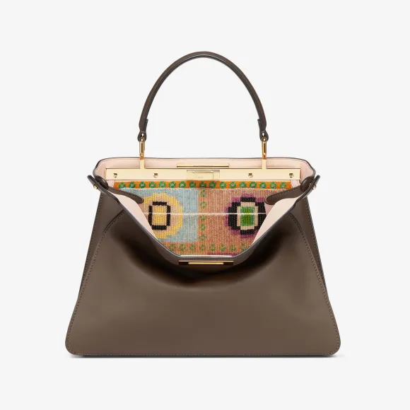 芬迪/Fendi Peekaboo ISeeU中号手袋-深棕色皮革刺绣手袋-女士