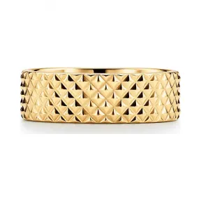 蒂芙尼/Tiffany Diamond Point 系列 18K 黄金宽式戒指，宽 6.9 毫米。