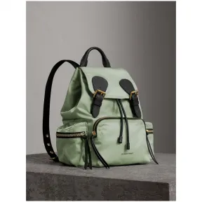 博百利/Burberry 女士 The Rucksack - 中号功能性尼龙拼皮革军旅背包 (苹果绿) 40513551