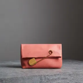 博百利/Burberry 女士 中号别针装饰皮革手拿包 (亮珊瑚粉红) 40759301