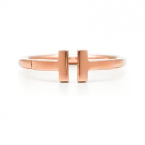 蒂芙尼/Tiffany Tiffany T 系列 18K 玫瑰金线圈戒指。