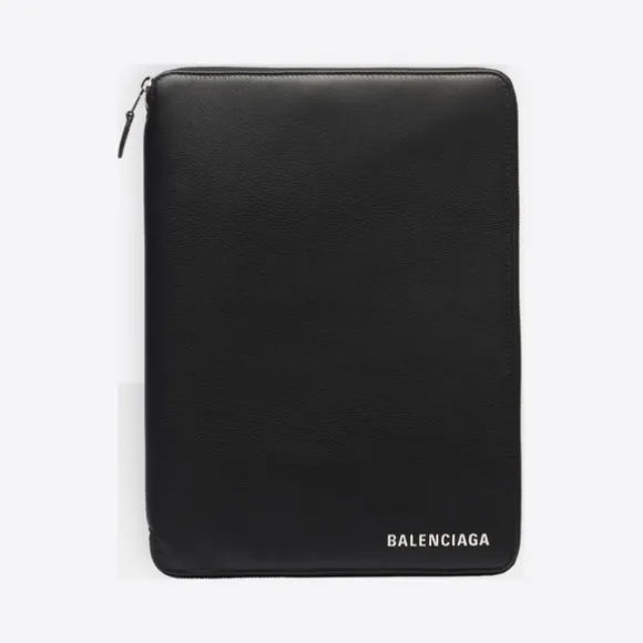 balenciaga-triangle-ipad-50227220ju
